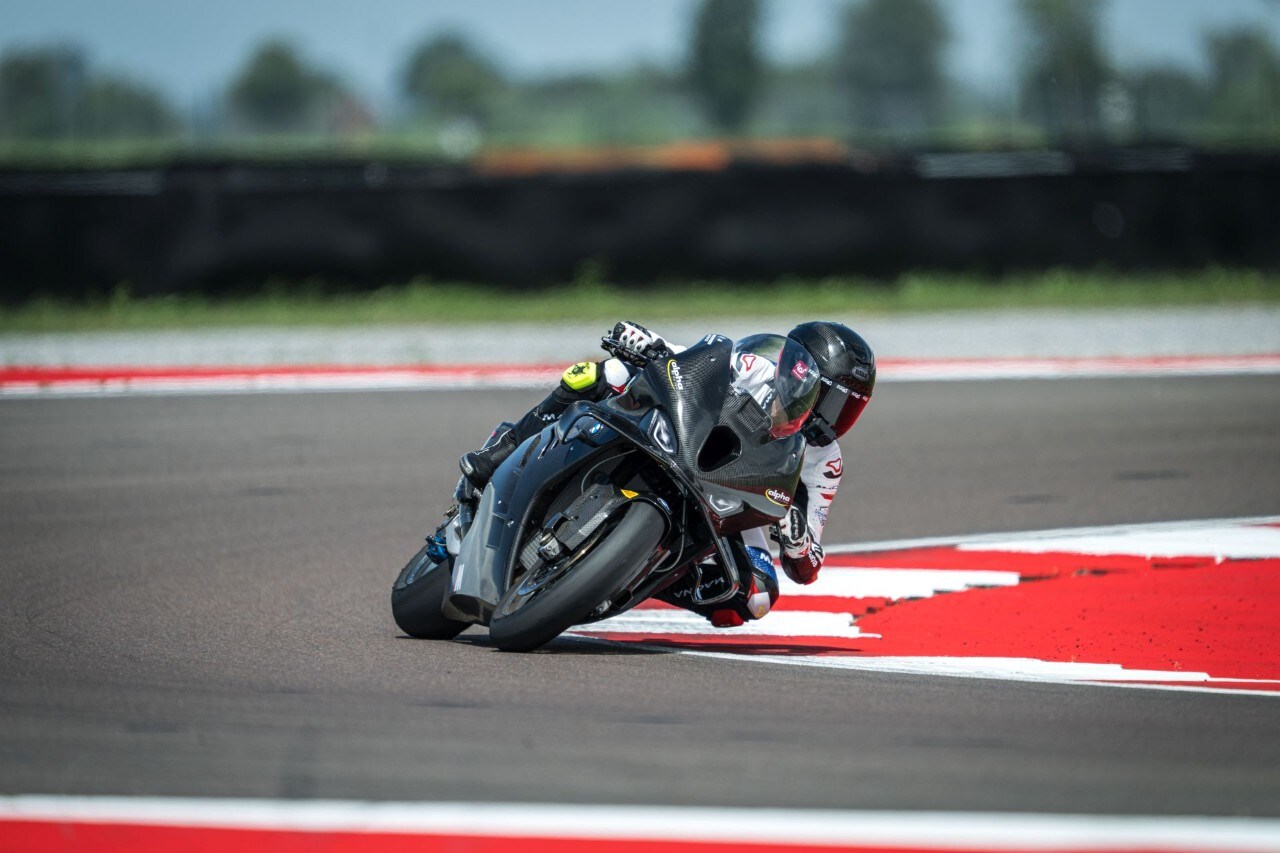 DueruoteTG #238 - Abbiamo guidato in pista la BMW che corre in SBK! 